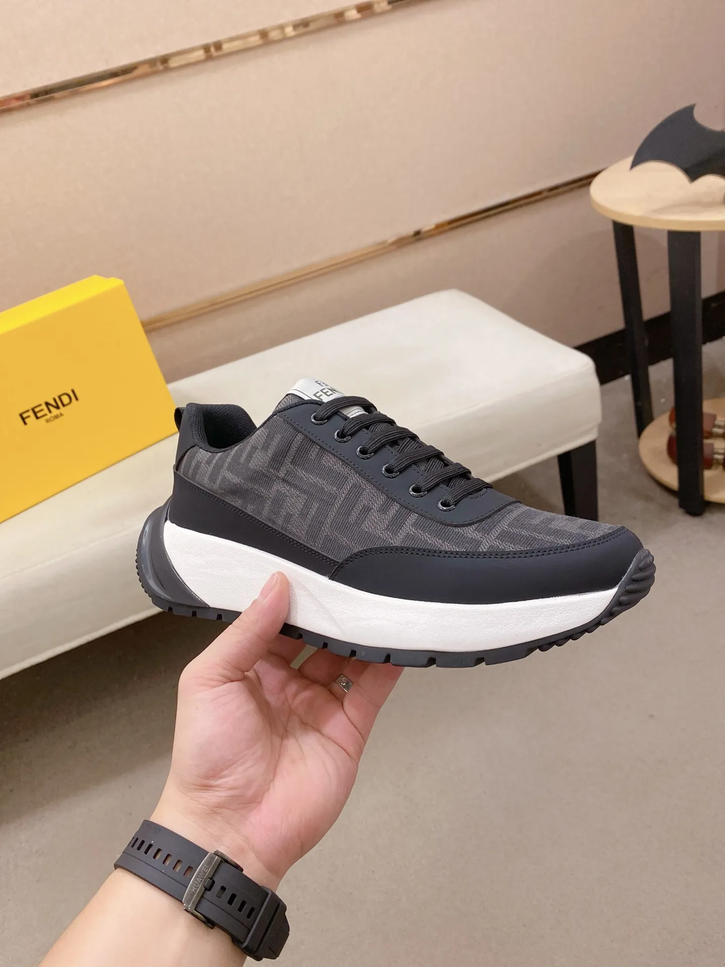 Factory price 442💰 (fendi) New high-top 👊🏻 upper 🇮🇹 imported cowhide fabric 🇩🇪 imported breathable mesh lining. The original outsole is molded to highlight the identity of every man, and the upper foot is elegant and stable🚶🏻🚶🏻The high-end custom counters reproduce the original version📯No matter the wind or rain, the shoe last remains unchanged and can withstand the verification of time🔍️,🔵 Size: 38-44